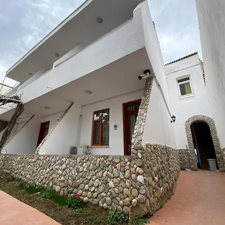 Duesseldorf Pansiyon Kusadasi Bed & Breakfast *